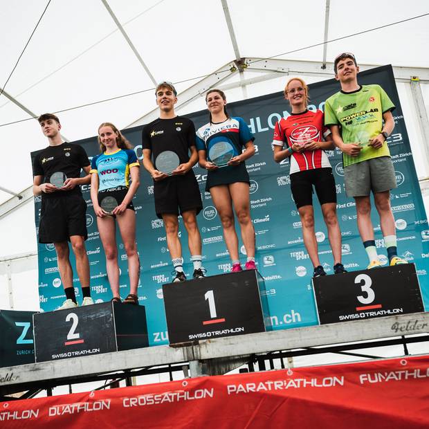 Antoine zuoberst auf dem Podest am Zurich City Triathlon